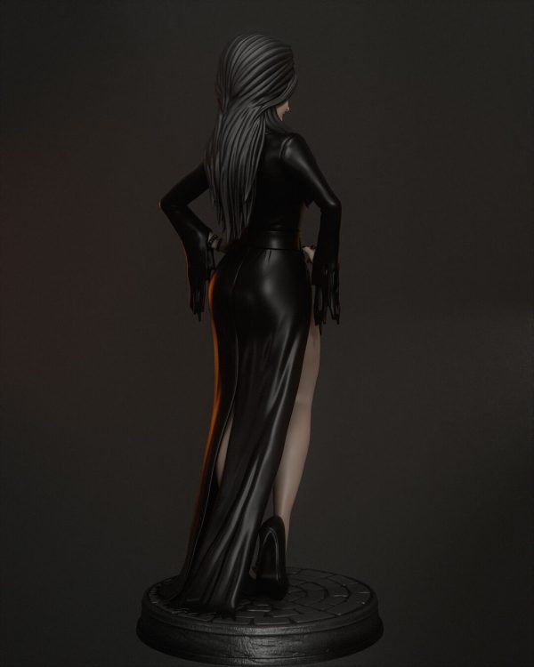 Dama de lo Macabro . Elegancia Nocturna y Sarcasmo