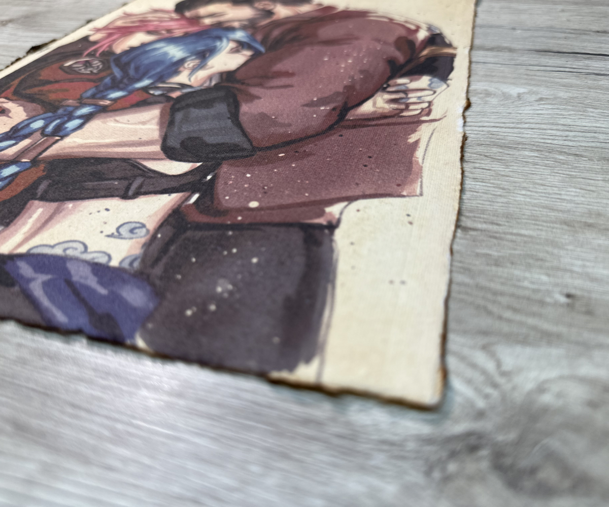 Lámina Artística: El Abrazo del Subdistrito y el Vínculo Perdido - Ilustración Fanart en Papel Artesanal: imagen 2