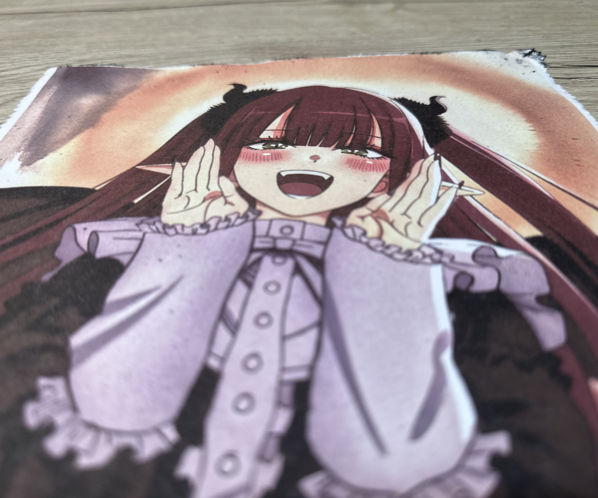 Lámina Artística: La Magia del Atavío y la Sonrisa Radiante - Ilustración Fanart en Papel Artesanal: imagen 3