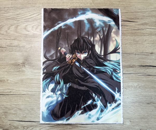 Lámina Artística: El Despertar de la Niebla y el Filo Silencioso - Ilustración Fanart en Papel Artesanal