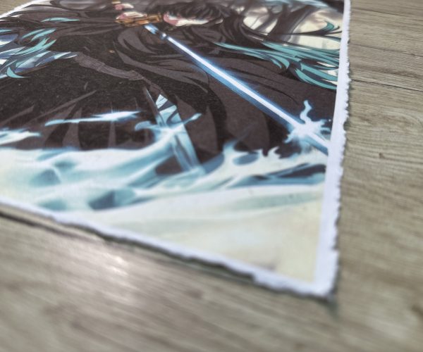 Lámina Artística: El Despertar de la Niebla y el Filo Silencioso - Ilustración Fanart en Papel Artesanal