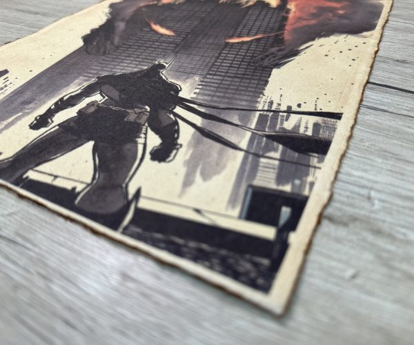 Lámina Artística: El Guardián Impasible de la Urbe en Llamas - Ilustración Fanart en Papel Artesanal